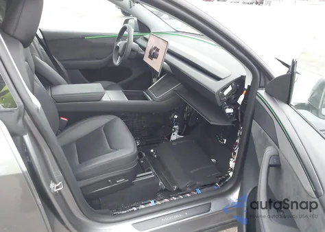 2026 Tesla Model Y Long Range Dual Motor All-Wheel Drive/Long Range Launch Series из США, поврежденный, VIN 7SAYGDEE6TA388853